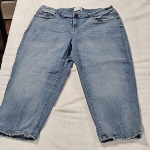 Lane Bryant Mid-Rise Boyfriend Capri Jeans 18